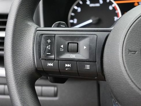 Used 2024 Nissan Rogue SV FWD image 17
