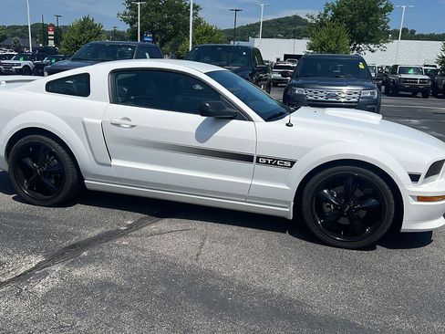 Used 2007 Ford Mustang GT Premium RWD image 3