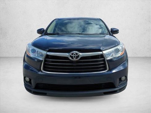 Used 2014 Toyota Highlander Plus FWD image 2