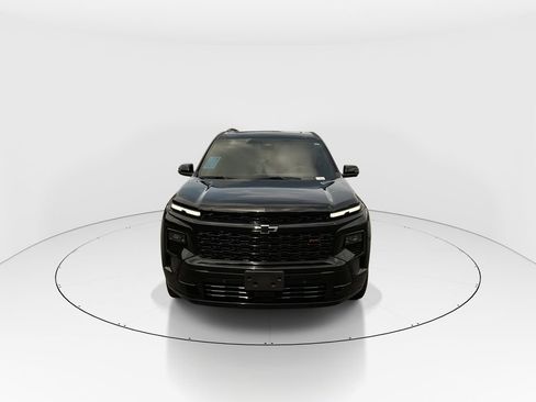 Used 2025 Chevrolet Traverse RS FWD image 3