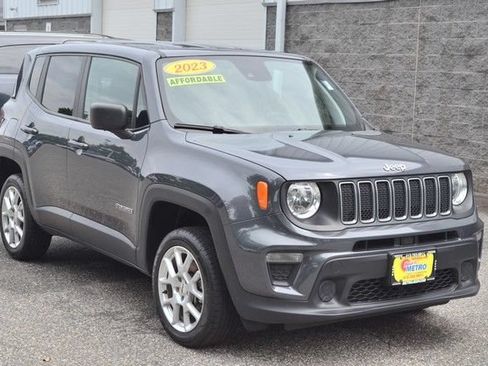 Used 2023 Jeep Renegade Latitude AWD/4WD image 2