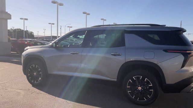 Used 2025 Chevrolet Traverse LT w/ Sun and Wheel Package AWD/4WD image 7