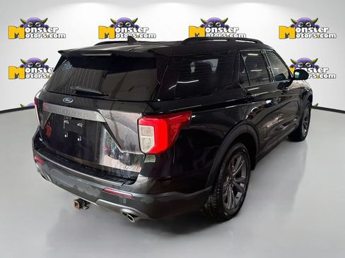 Used 2022 Ford Explorer XLT w/ XLT Sport Appearance Package AWD/4WD image 4