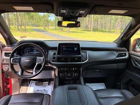Used 2023 Chevrolet Suburban LT w/ Luxury Package AWD/4WD image 14