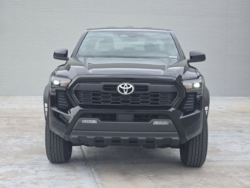 Used 2024 Toyota Tacoma TRD Off-Road image 3