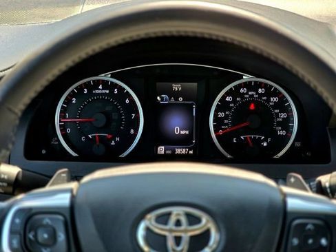 Used 2015 Toyota Camry SE FWD image 18