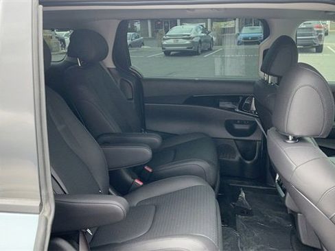 New 2025 Kia Carnival SX Prestige image 36