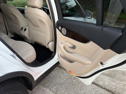 Used 2017 Mercedes-Benz GLC 300 4MATIC image 26