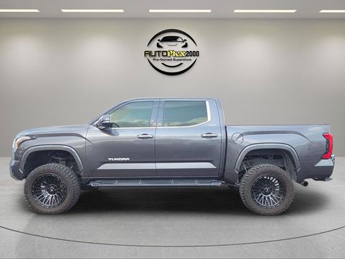 Used 2022 Toyota Tundra Limited w/ Power Package image 4