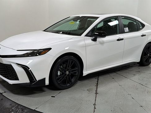 New 2026 Toyota Camry Hybrid image 1