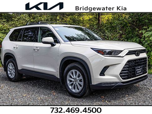 Used 2024 Toyota Grand Highlander AWD image 1