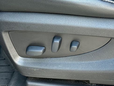 Used 2018 GMC Yukon SLT image 25