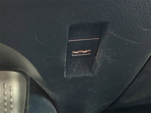 Used 2022 Toyota Corolla LE image 23