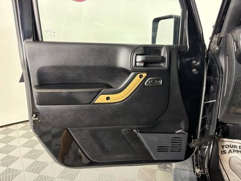 Used 2014 Jeep Wrangler Unlimited Sahara AWD/4WD image 12