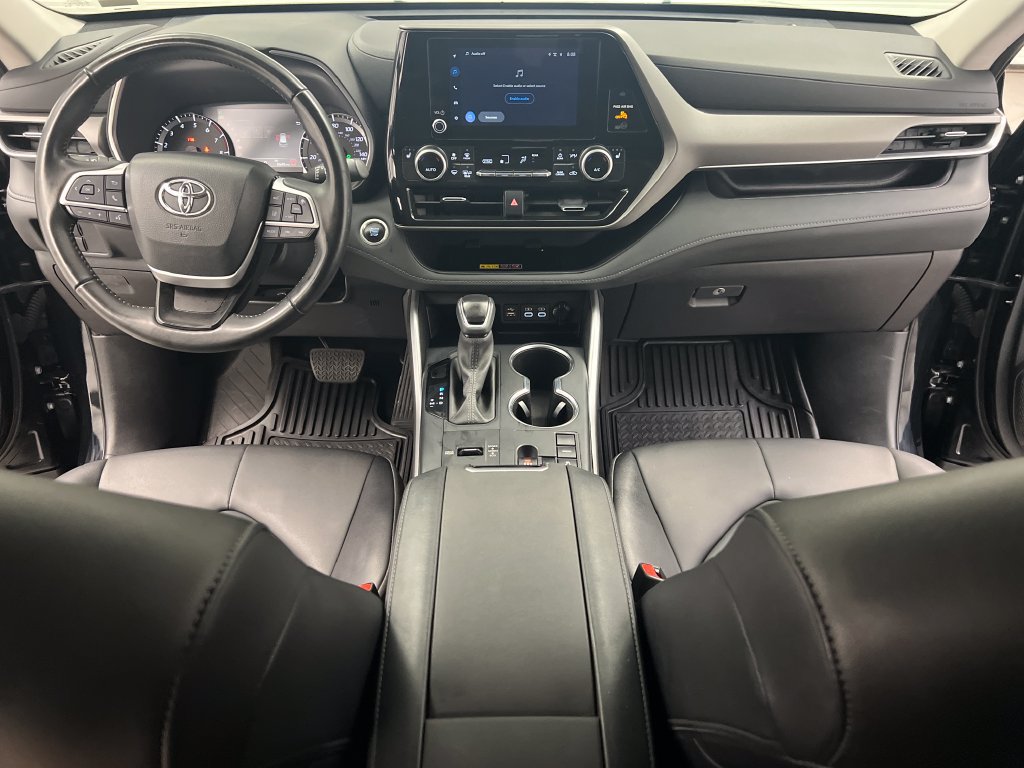 Used 2025 Toyota Highlander XLE FWD image 50