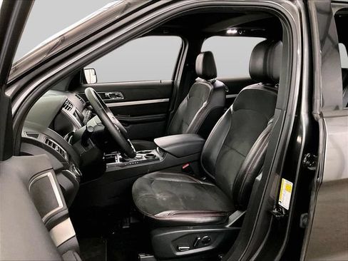 Used 2018 Ford Explorer XLT w/ Equipment Group 202A FWD image 24