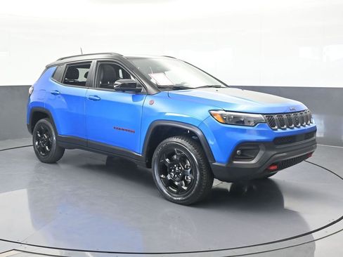 Used 2023 Jeep Compass Trailhawk w/ Trailhawk Elite Group image 8