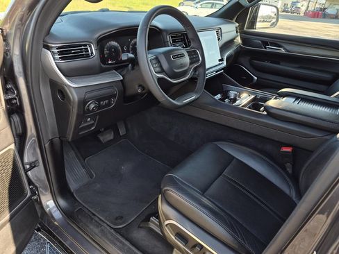 Used 2024 Jeep Wagoneer Series II w/ Flexible Seating Group AWD/4WD image 12