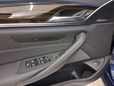 Used 2023 BMW 530e w/ Premium Package RWD image 12