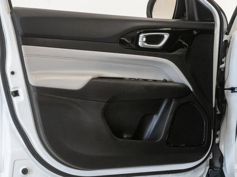 Certified 2025 Jeep Compass Limited AWD/4WD image 8