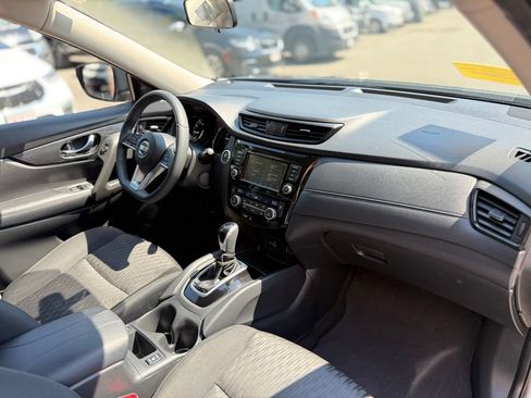Used 2018 Nissan Rogue SV w/ Premium Package AWD/4WD image 17
