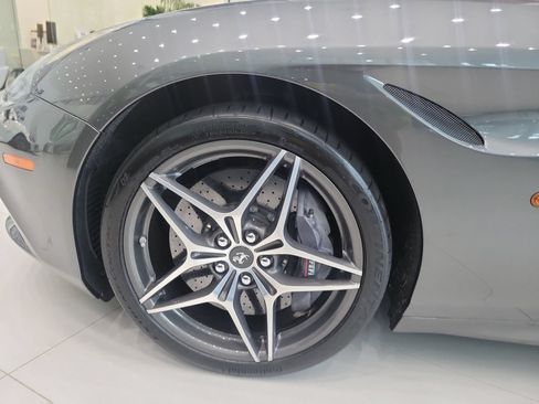 Used 2017 Ferrari California T RWD image 29