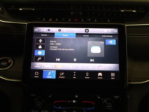 Used 2024 Jeep Grand Cherokee Limited AWD/4WD image 27