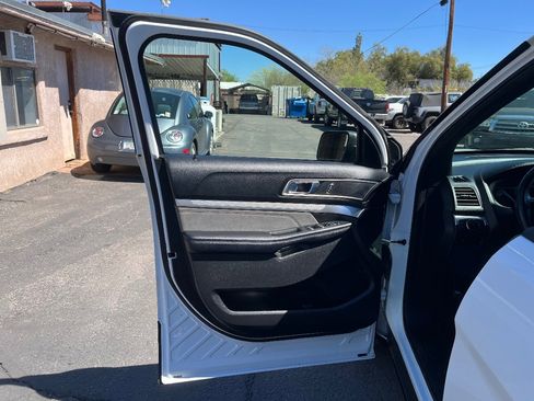 Used 2017 Ford Explorer XLT w/ Equipment Group 202A image 29