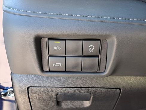 Certified 2023 Toyota Highlander XLE image 32