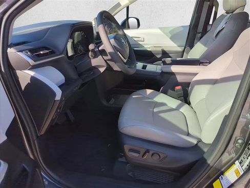 New 2025 Toyota Sienna XLE image 12