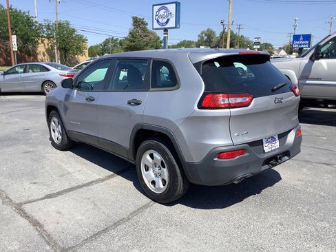 Used 2017 Jeep Cherokee Sport w/ Trailer Tow Group AWD/4WD image 15
