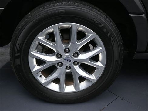 Used 2017 Ford Expedition Limited w/ Equipment Group 301A image 9