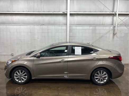 Used 2015 Hyundai Elantra SE w/ Option Group 03 image 5