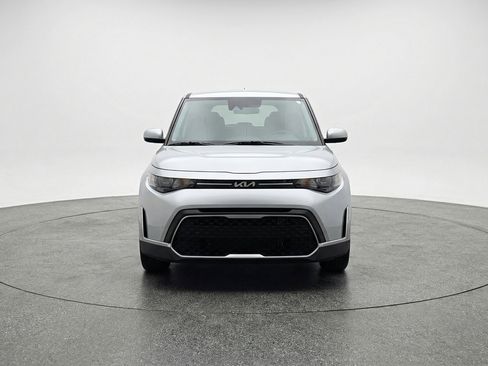 Used 2025 Kia Soul LX w/ LX Technology Package image 2