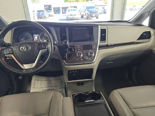 Used 2015 Toyota Sienna XLE Premium FWD image 11