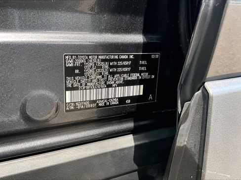 Used 2020 Toyota RAV4 XLE AWD/4WD image 33