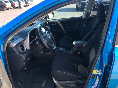 Used 2018 Toyota RAV4 XLE AWD/4WD image 7