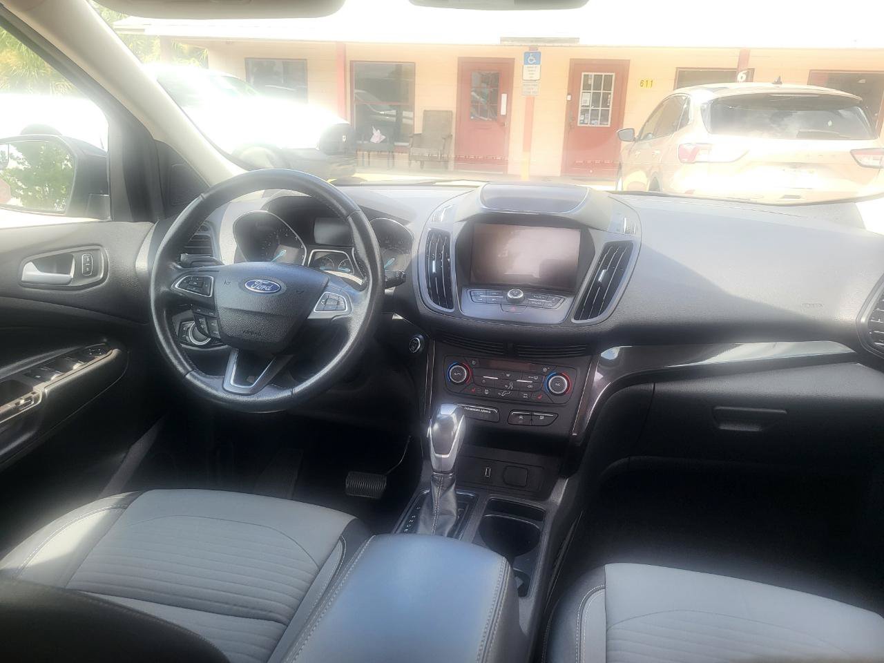 Used 2019 Ford Escape SE w/ SE Sport Appearance Package AWD/4WD image 22