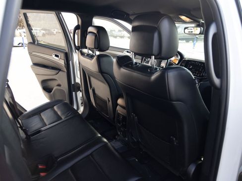 Used 2019 Jeep Grand Cherokee Limited AWD/4WD image 18