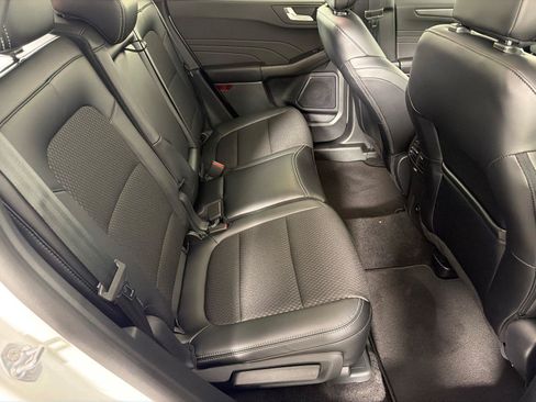 Used 2025 Ford Escape SE FWD image 15