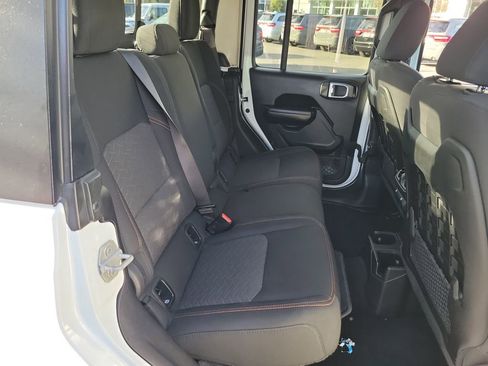 Certified 2021 Jeep Gladiator Mojave image 17