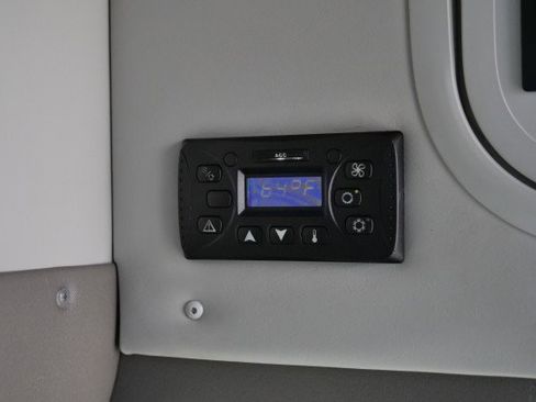 Used 2017 Ford F550 2WD Regular Cab Super Duty image 23