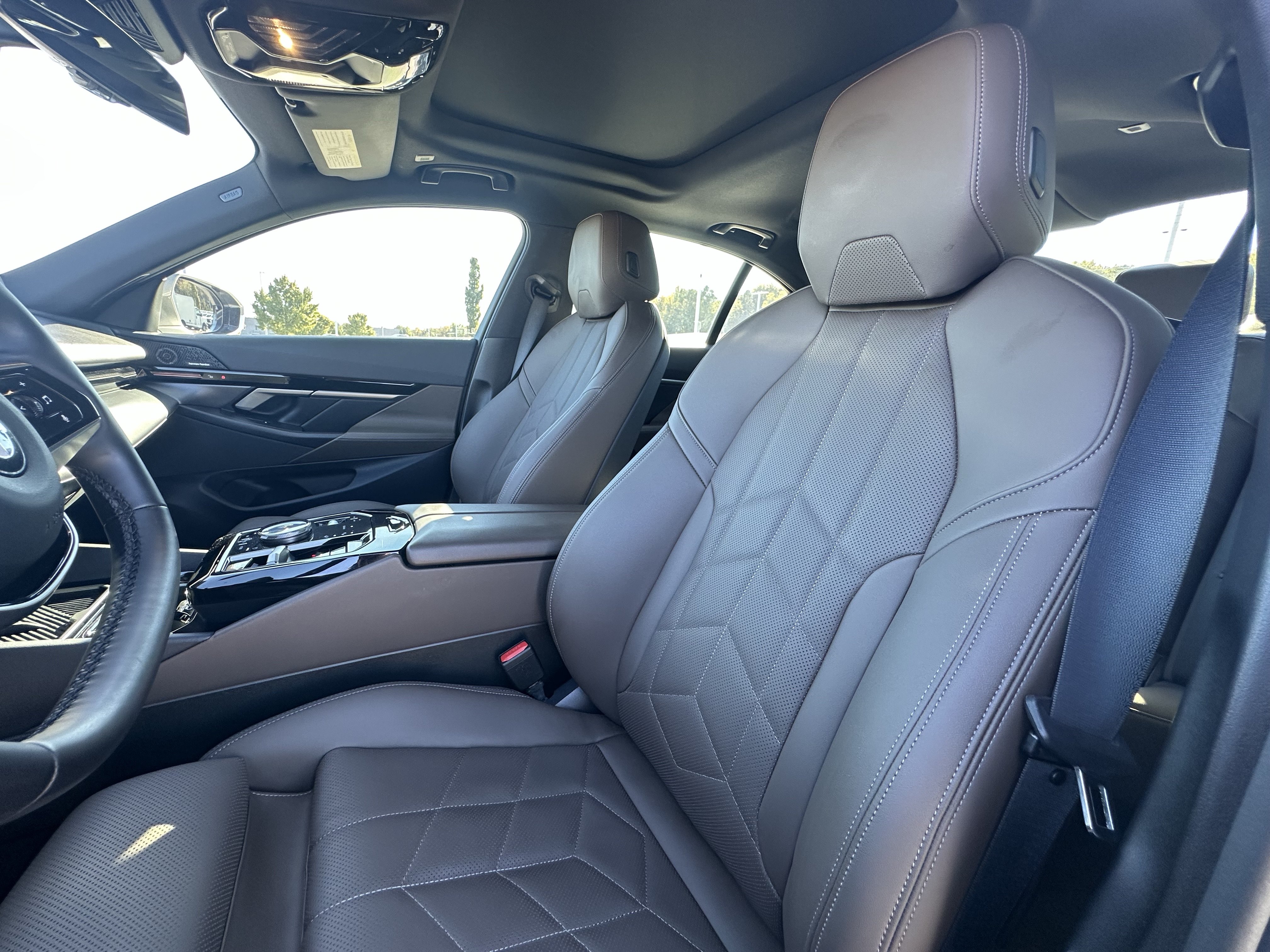 Used 2025 BMW 530i RWD image 15