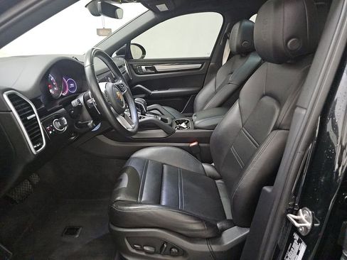 Used 2023 Porsche Cayenne Platinum Edition image 5