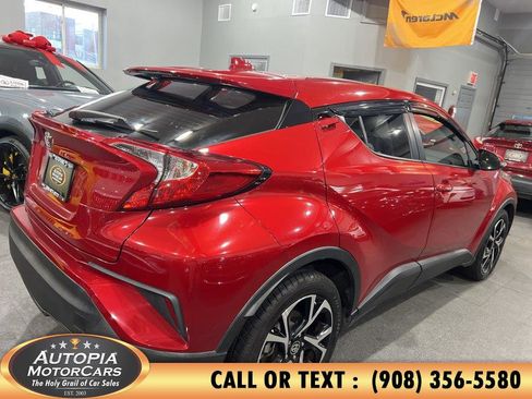 Used 2020 Toyota C-HR XLE image 5