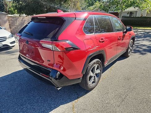 Used 2023 Toyota RAV4 SE w/ Weather & Moonroof Package image 5