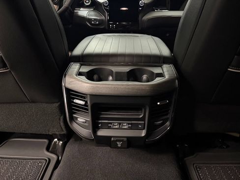 Used 2025 RAM 3500 Limited AWD/4WD image 29