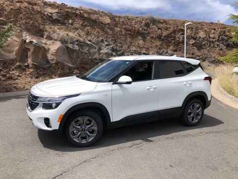 Certified 2025 Kia Seltos LX AWD/4WD image 1