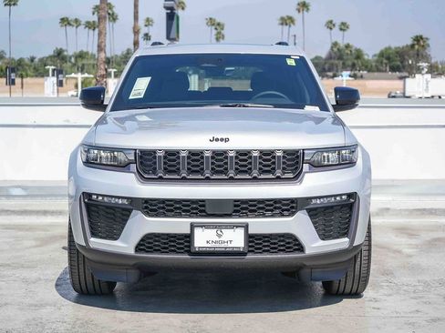 New 2026 Jeep Grand Cherokee Limited w/ Limited Altitude Package AWD/4WD image 3