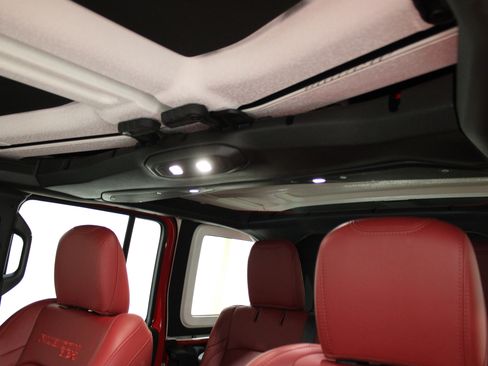 Used 2024 Jeep Wrangler Unlimited Rubicon 392 image 27